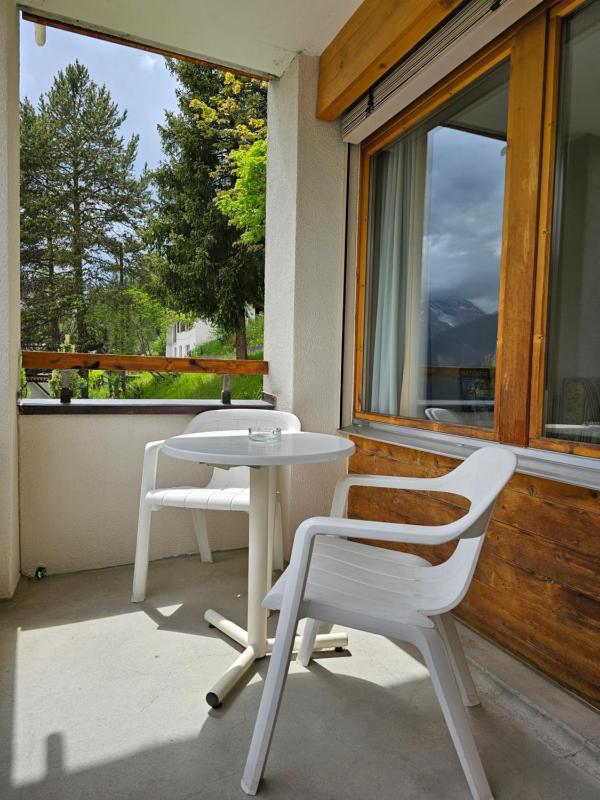 One-Bedroom Apartment image 3