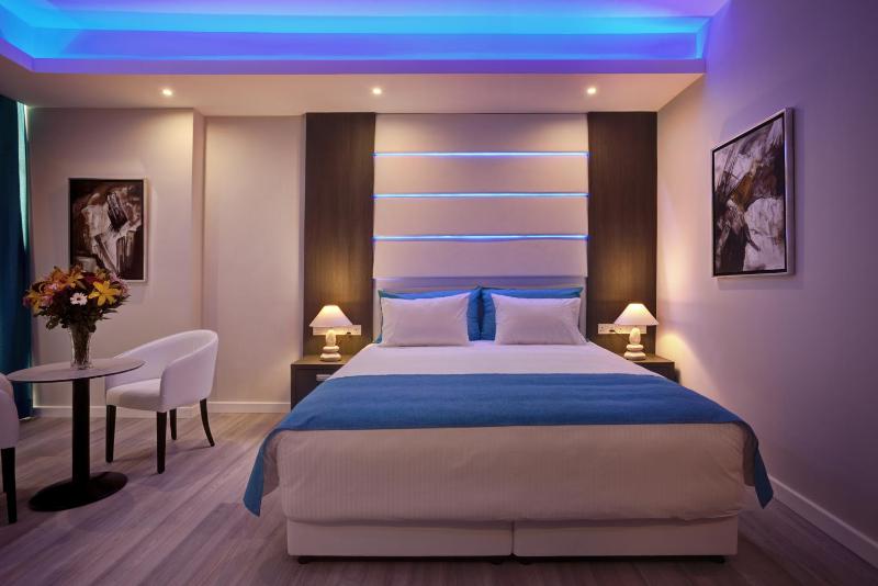 Standard Double or Twin Room image 1