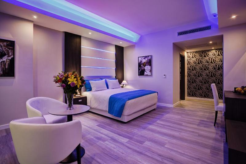 Standard Double or Twin Room image 2