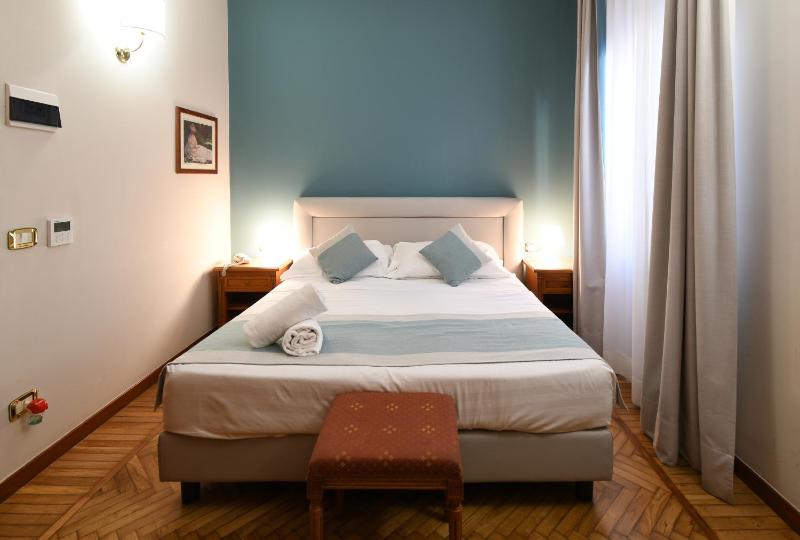 Small Double Room image 1