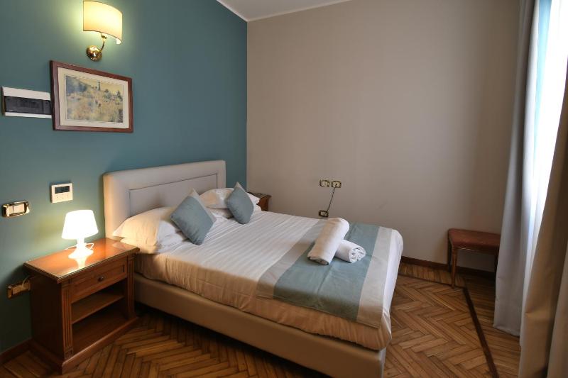 Small Double Room image 2