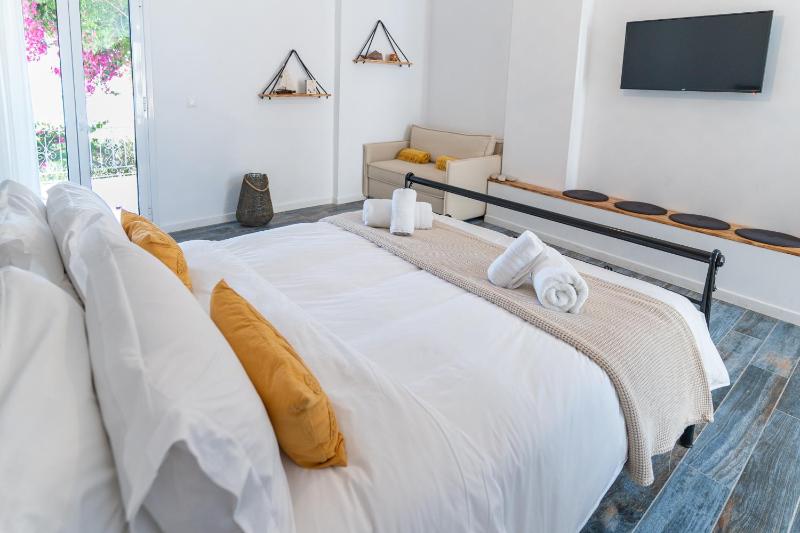 Queen Suite with Sea View image 3