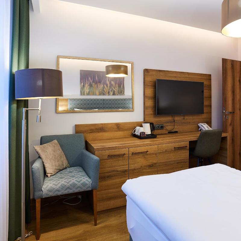 Superior Twin Room image 4
