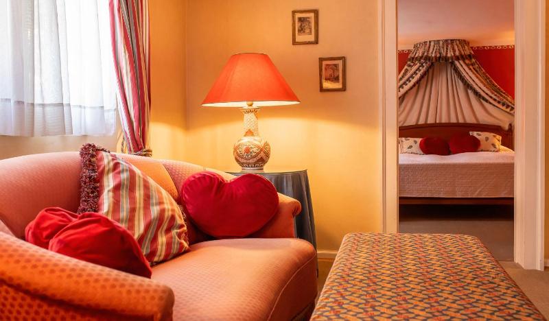 Honeymoon Suite image 2