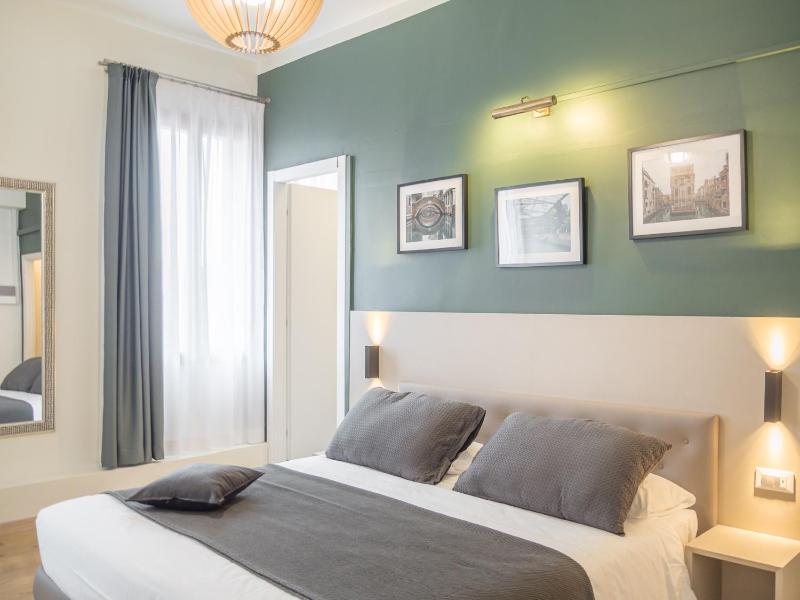 Deluxe Double Room image 1