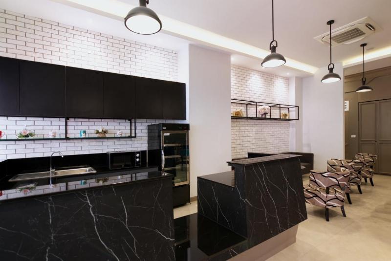 Alpine Boutique Pratunam - image 3