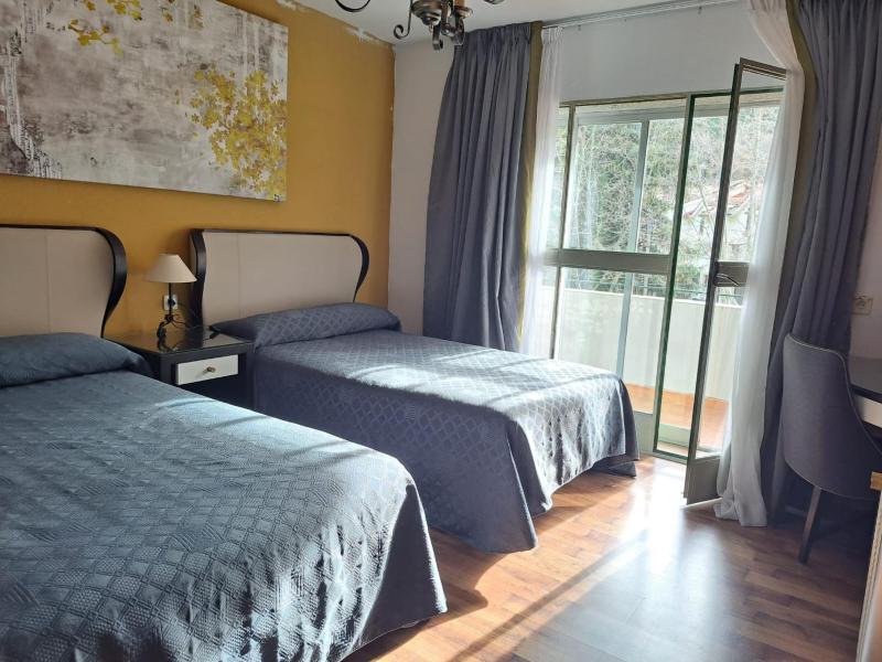 Superior Twin Room image 4