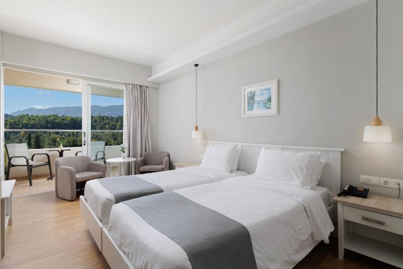 Double or Twin Room with Mountain View image 1
