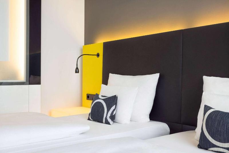 King Room - Accessible image 3