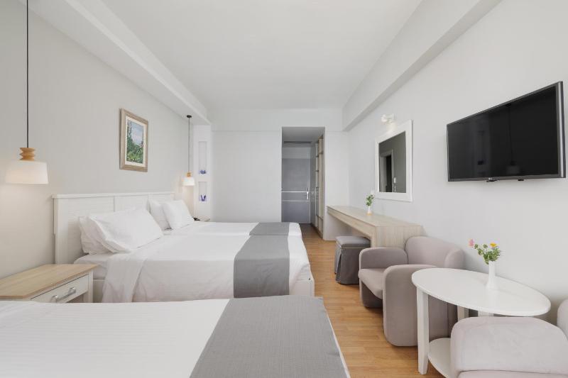 Triple Room with Mountain View image 1
