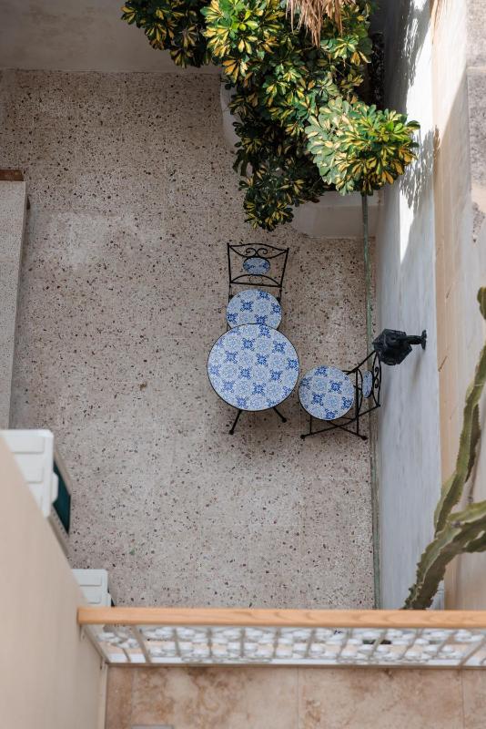 DESIGNER'S 2BR APARTMENT - SLIEMA FERRIES - image 8