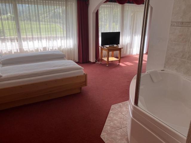 Family Room image 2