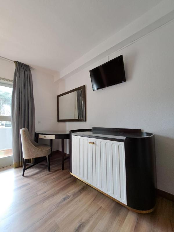 Superior Twin Room image 2