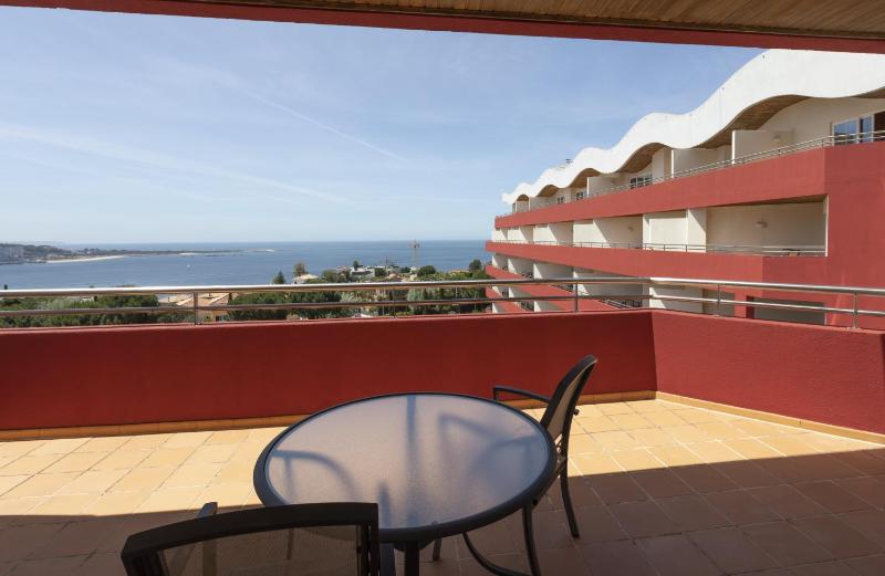 Studio with Sea and Pool View image 2