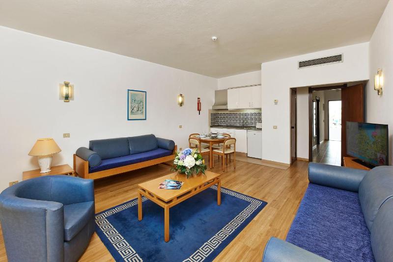 Standard One-Bedroom Apartment image 3