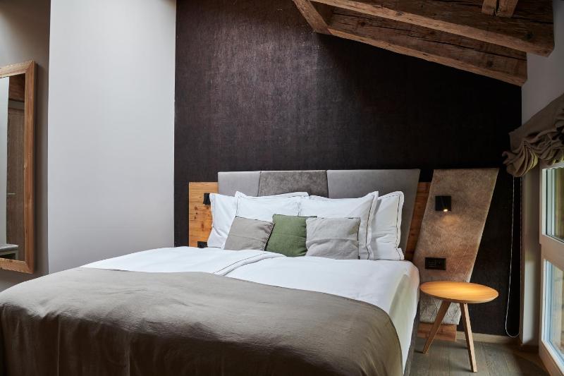 Standard Double Room image 4