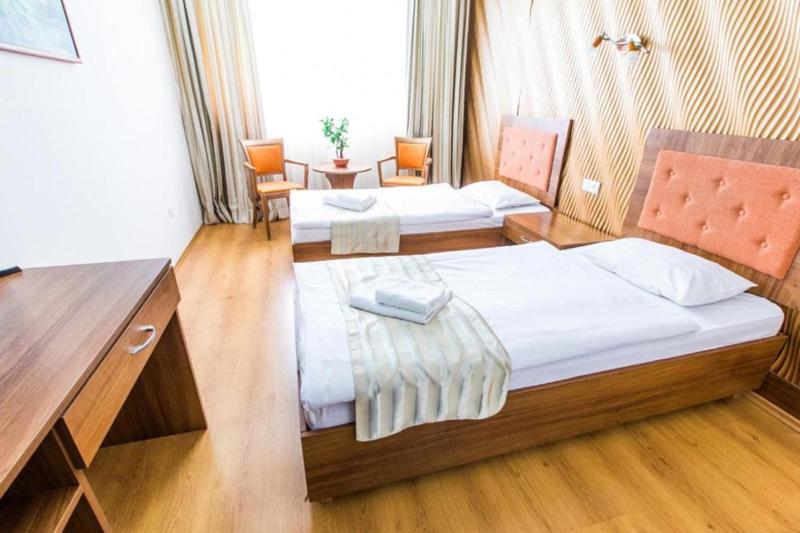 Standard Double or Twin Room image 4