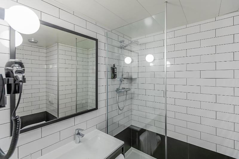 Superior Twin Room image 4