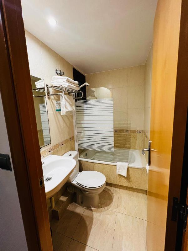 Ciudad Condal Hostal - Paseo de Gracia - image 12