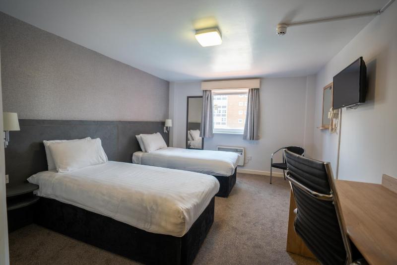 Classic Twin Room image 1