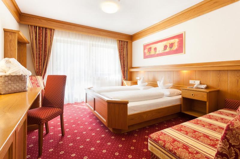 Double Room Alpin with Balcony image 1