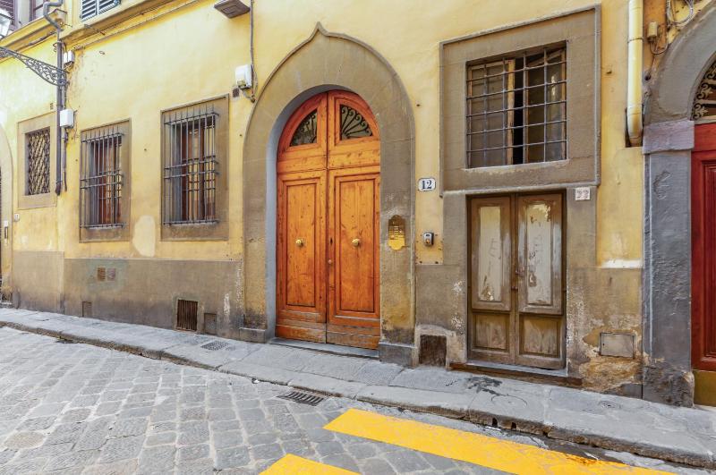 GuestHost - Florence Oltrarno Duplex Apartment - image 6