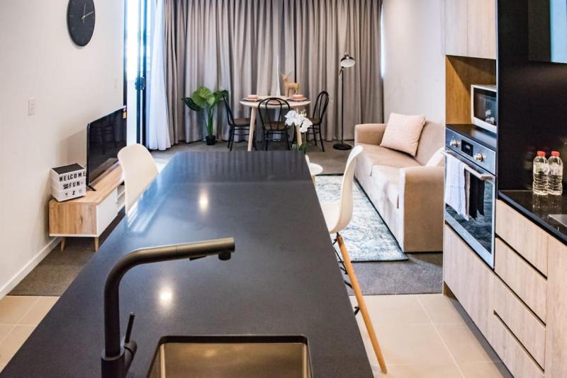 Ideal Cozy 1BR for your Urban Escape in Gabba - image 2