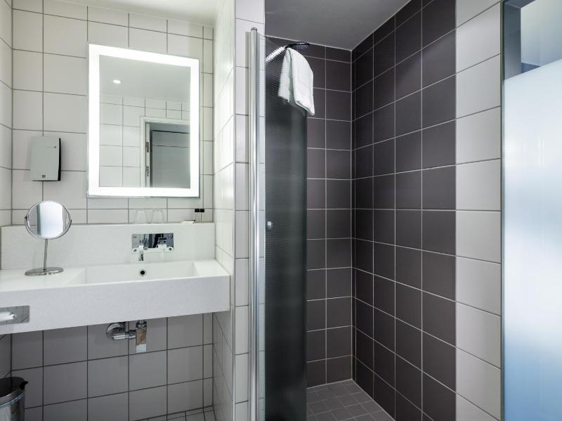 Standard Room with Extra Bed - Gothia Towers (max 2 Adults + 1 Child up to 12 years old) image 3