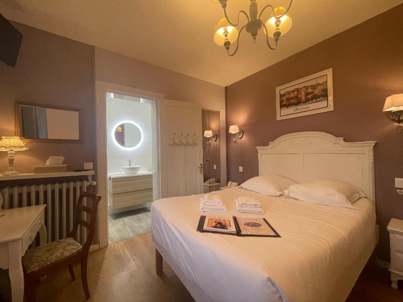 Superior Triple Room image 2