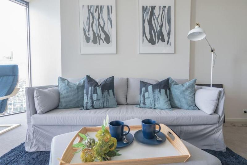 Stunning 1BD Haven with Panoramic City Views - image 9