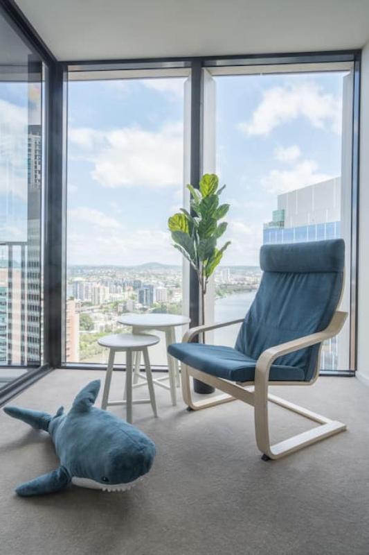 Stunning 1BD Haven with Panoramic City Views - image 8