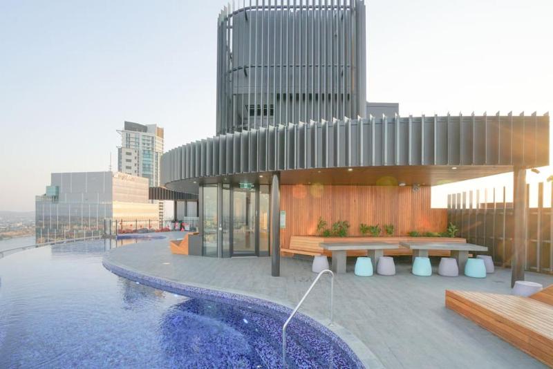 Stunning 1BD Haven with Panoramic City Views - image 13