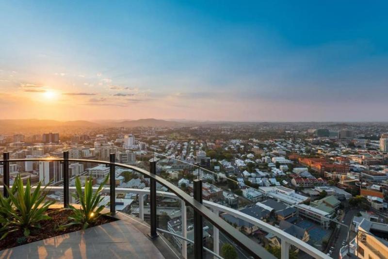 Stunning 1BD Haven with Panoramic City Views - image 15