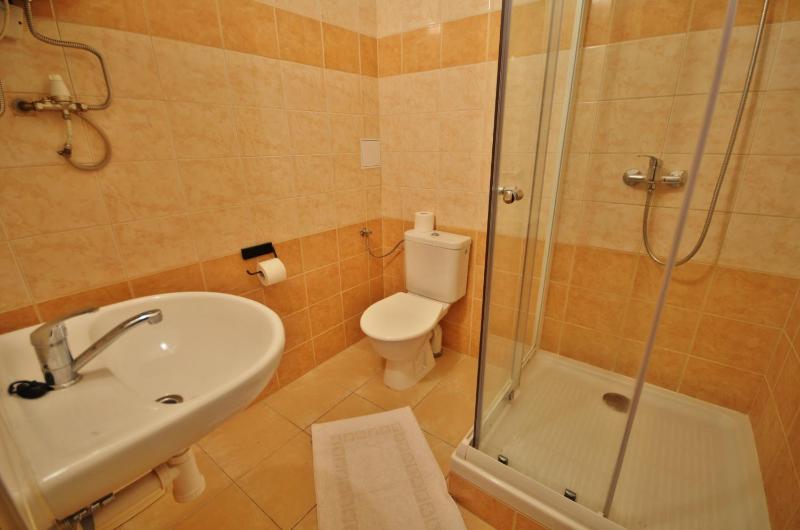 Double or Twin Room image 4