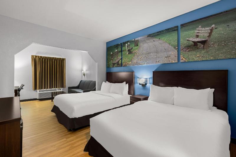 One Room Suite with Two Queen Beds and Sofa bed - Non Smoking image 3