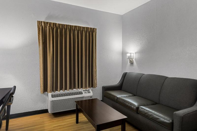 One Room Suite with Two Queen Beds and Sofa bed - Non Smoking image 4