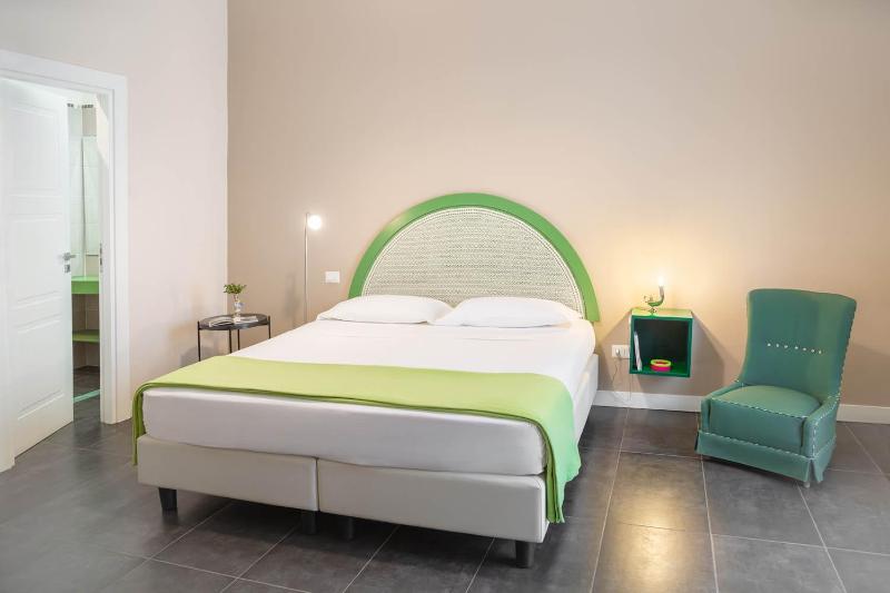 Deluxe Double or Twin Room image 3