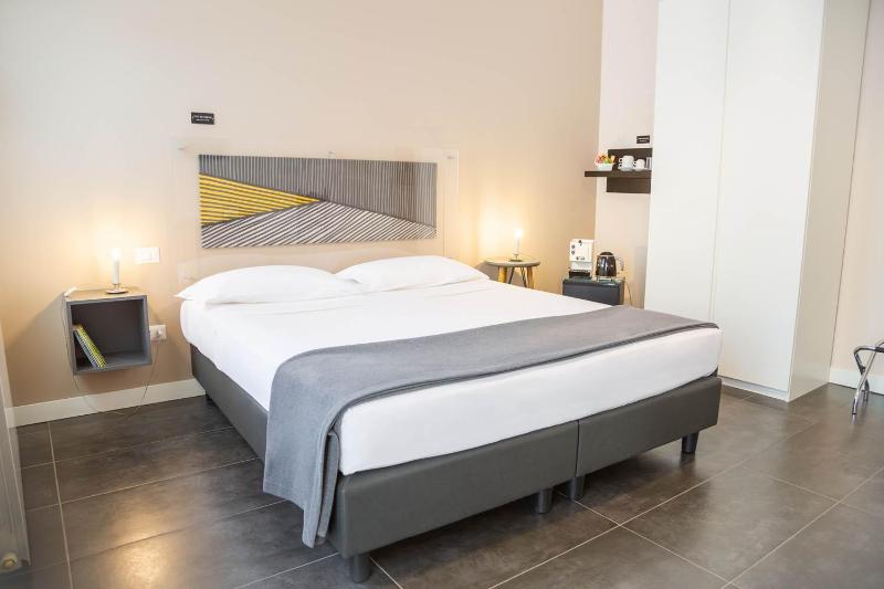 Deluxe Double or Twin Room with Balcony image 1