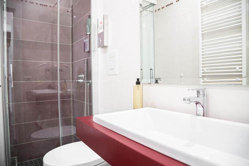 Deluxe Double or Twin Room image 2
