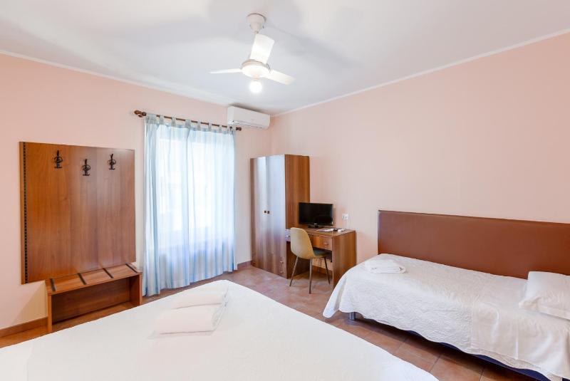 Triple Room image 3