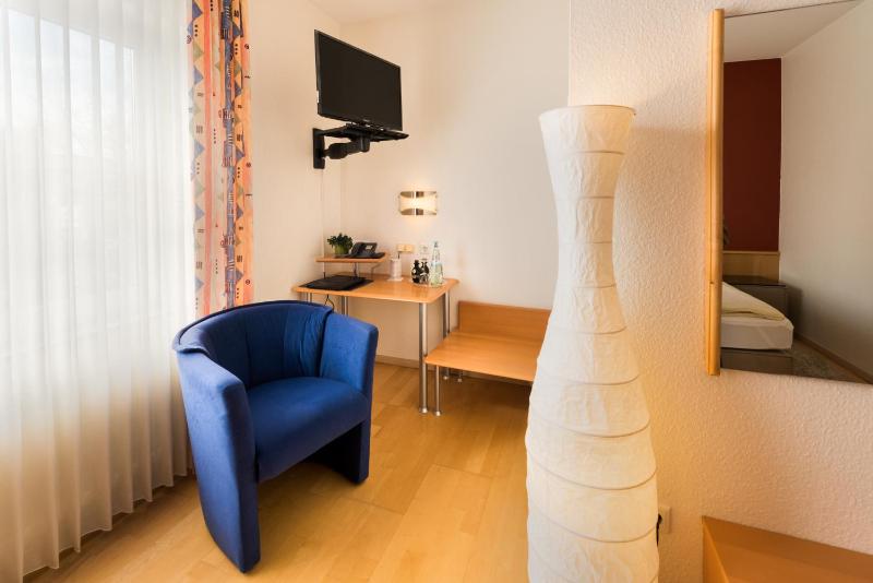 Standard Double Room image 3