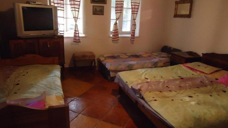 One-Bedroom Apartment image 2