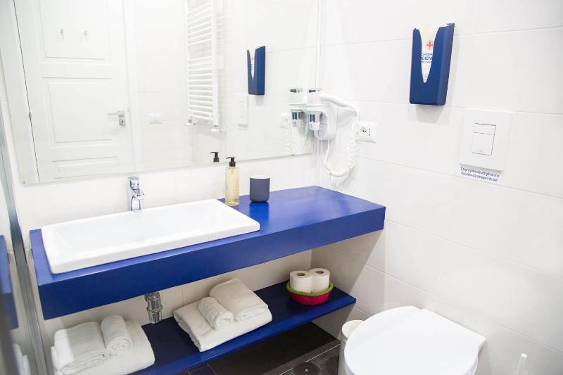 Deluxe Double or Twin Room image 2