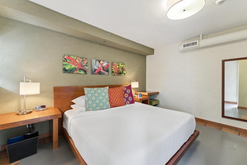 One-Bedroom King (Self Check-in with Virtual Front Desk) image 4