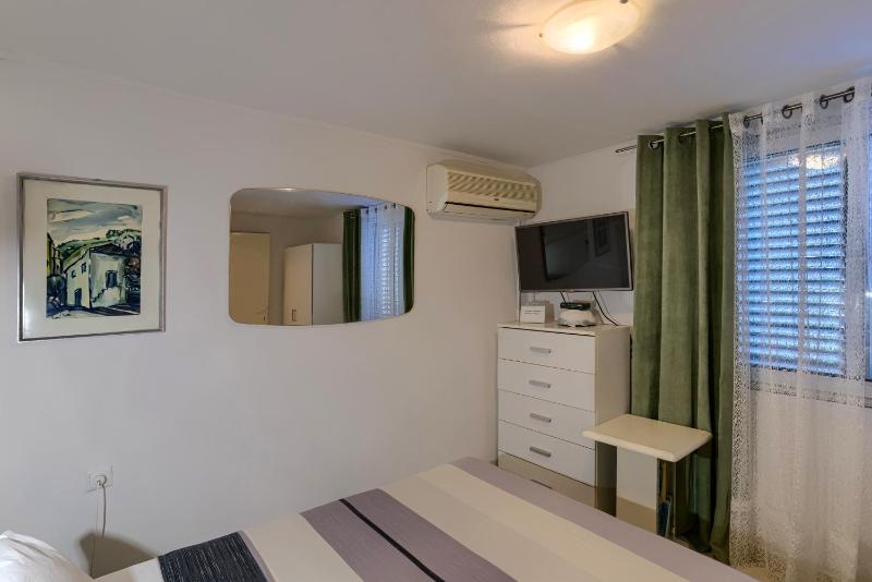 One-Bedroom Apartment with Terrace and Sea View image 1
