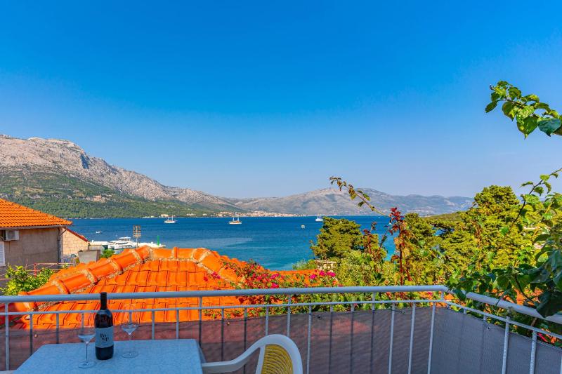 Two-Bedroom Apartment with Terrace and Sea View image 2