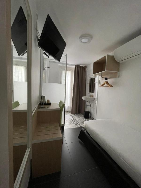 Comfort Single Room with Shower and Toilets  image 3