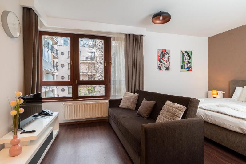 Deluxe Studio Apartment image 3