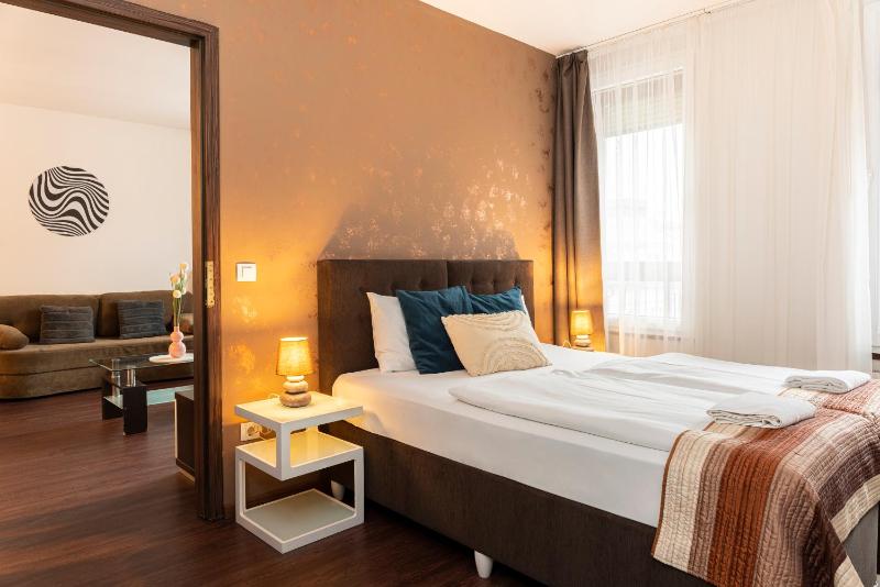 Deluxe One-Bedroom Apartment with Balcony  image 2