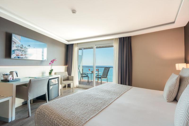 Executive Double or Twin Room with Sea View image 3